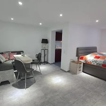 , Nagelneu Barrierefrei *